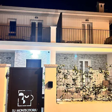 ゲストハウス Su Montecitoriu