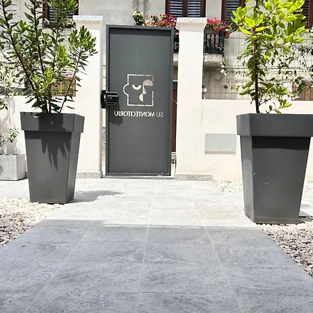 ゲストハウス Su Montecitoriu トルトリ