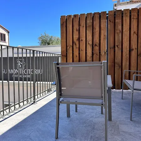 Su Montecitoriu ゲストハウス トルトリ